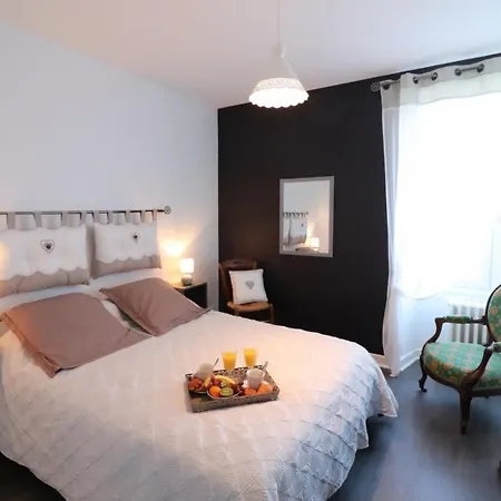 Saint-constant-fournoules-saint-constant, 5 Pieces, 6 Personnes - Fr-1-742-166 Holiday home *